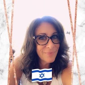 Meet your Posher, Dedee